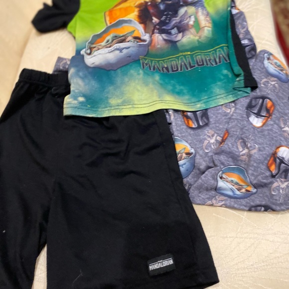 Star Wars the Mandalorian 3 Piece Pajama Set
Size 8 like new - Picture 4 of 10